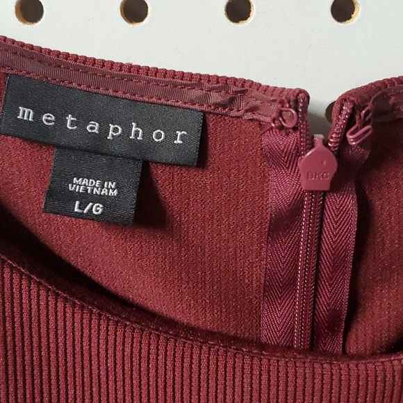 Dress - Picture 2 of 4